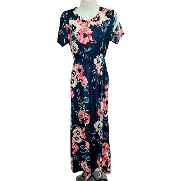 Dresses & Skirts - Women’s floral maxi dress with pockets